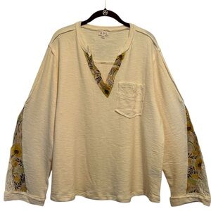 NWOT..Women’s POL Long Sleeve Buttery Cream Top Sunflower & Lace Pattern Large